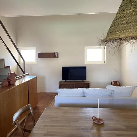 בית נופש Rustic House With 2 Pools In A Monastery