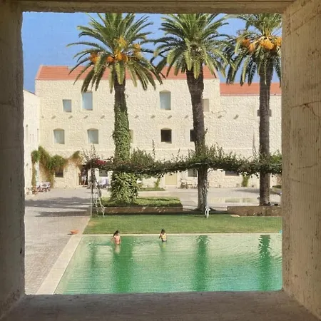 Rustic House With 2 Pools In A Monastery בית נופש *