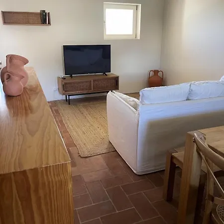 בית נופש Rustic House With 2 Pools In A Monastery טאווירה