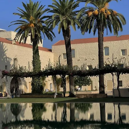 בית נופש Rustic House With 2 Pools In A Monastery *