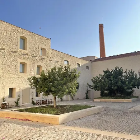 Rustic House With 2 Pools In A Monastery בית נופש