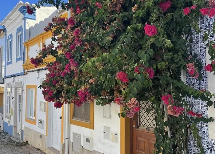 Сasa de vacaciones Rustic House With 2 Pools In A Monastery